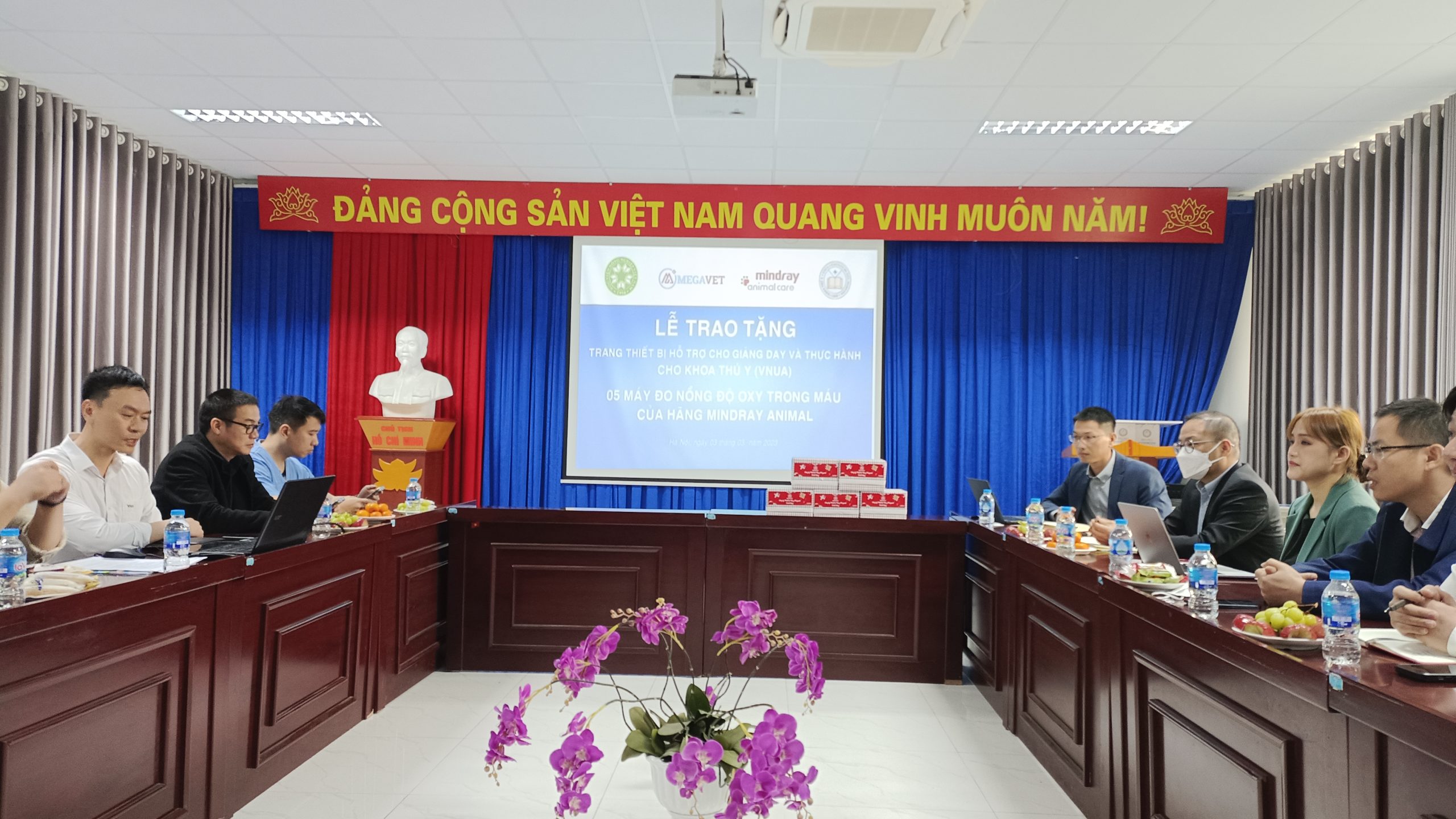 MEGAVET và hãng MINDRAY ANIMAL CARE trao tài trợ cho Khoa Thú y – Học viện Nông nghiệp Việt Nam
